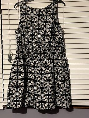 Universal Thread Black and White Floral-Patterned Sleeveless Mini Dress